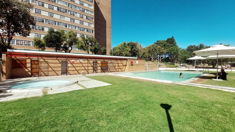 1 Bedroom Property for Sale in Loevenstein Western Cape